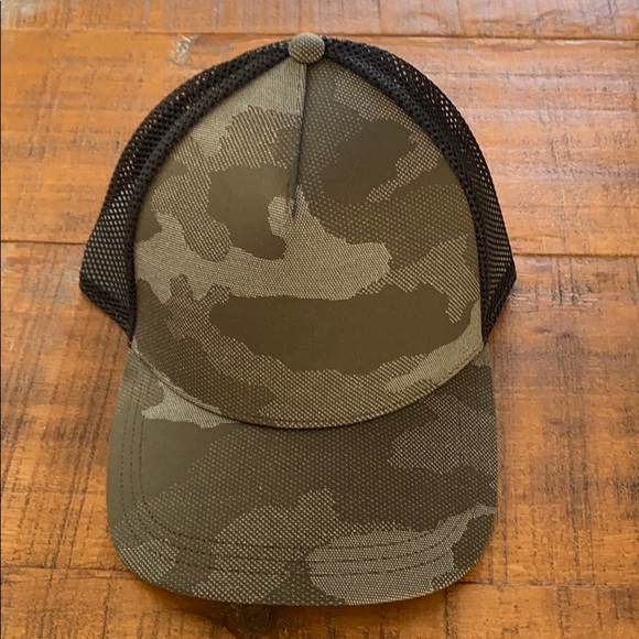 LAST ONE:  Lululemon Commission Hat - Picture 5 of 10